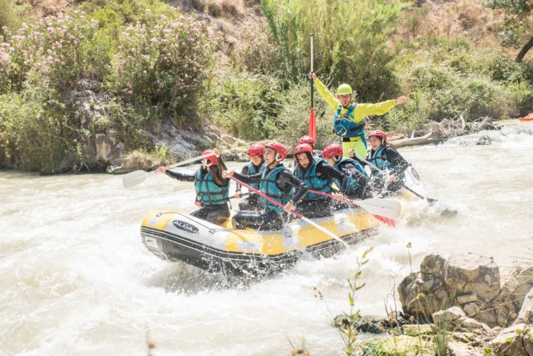 Rafting para viajes escolares con Alúa